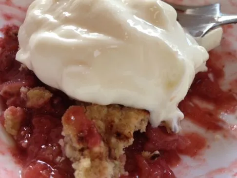 Erdbeer-Rhabarber-Crisp