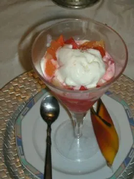 Leichter Obstparfait