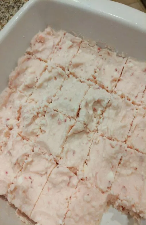 Keto Erdbeer-Käsekuchen-Fettbomben