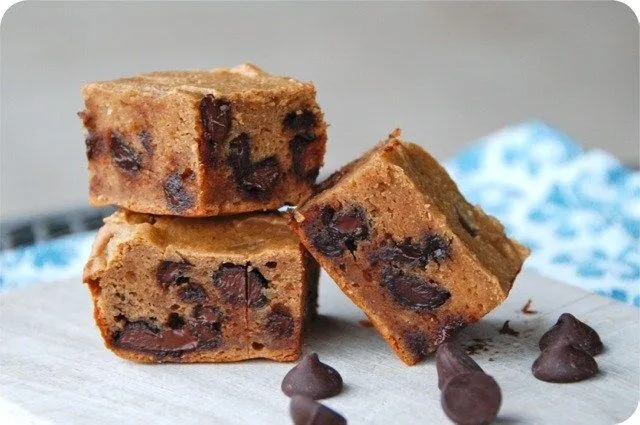 Kichererbsen-Blondies, nachgedruckt von Maggie Michalczyk, RDN