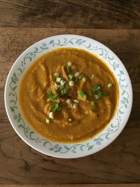 Geröstete Knoblauch- und Butternut-Kürbissuppe