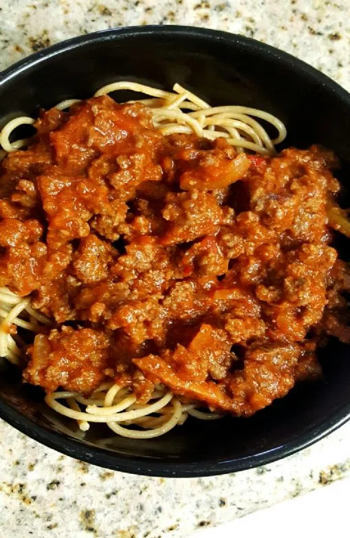 Hausgemachte Spaghetti mit Fleischsauce