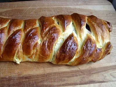 Brombeer-Frischkäse-Zopf