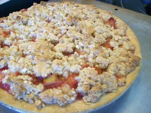 Leichte Rhabarber-Crumble-Torte