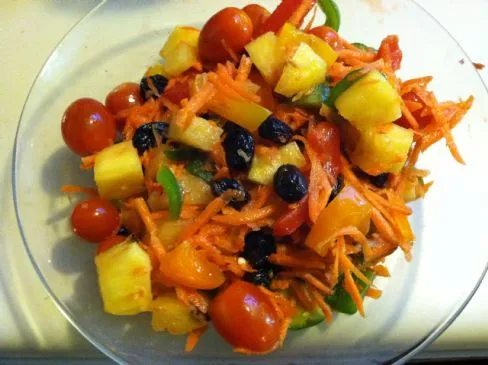 Süßer und würziger Karotten-Ananas-Salat