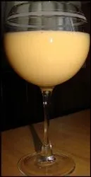 Cremiger Vanille-Pfirsich-Mango-Smoothie