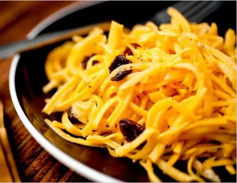 Gesunde Küche mit Howard: Rohes Butternut-Kürbis-Slaw