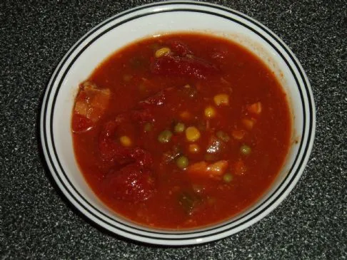 Tomaten-Gemüsesuppe/-eintopf mit Hähnchenbrust