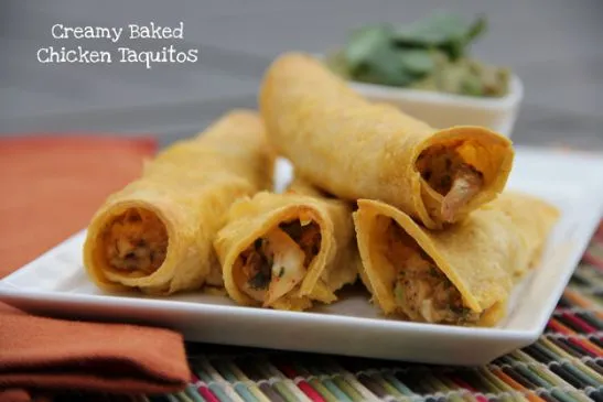 Cremige gebackene Hähnchen-Taquitos