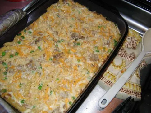 Rumbamels cremiger Thunfisch-Nudeln-Auflauf mit Erbsen