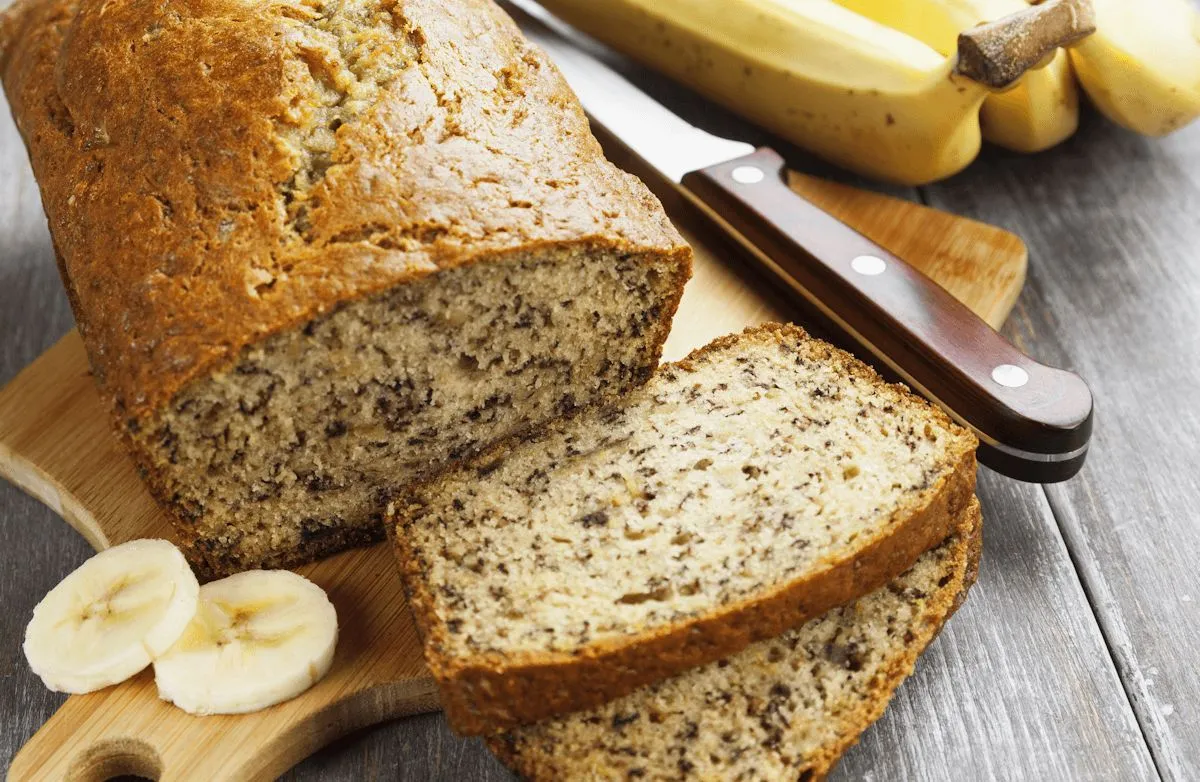 Bananenbrot mit griechischem Joghurt und Apfelmus