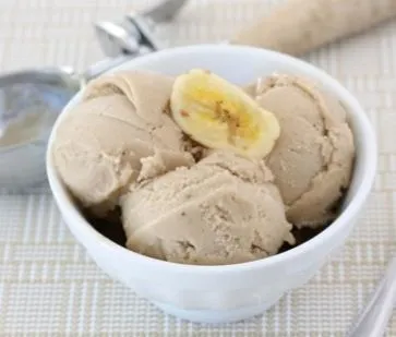 Erdnussbutter-Bananen "Eiscreme"