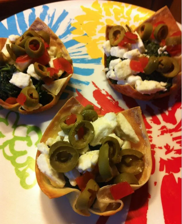 Bariatrisch freundliche Spinat-Feta-Won Tons mit grünen Oliven (Für 2 Won Tons)