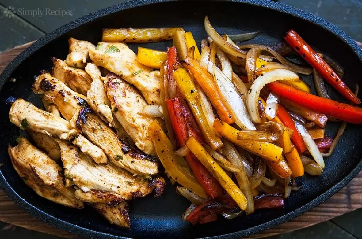 Hähnchen-Paprika- & Zwiebel-Fajitas
