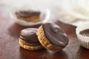 Dreifache Erdnussbutter-Tassen