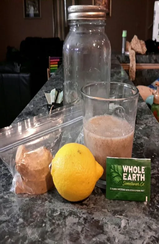 Zitronensaftwasser (mit Chiasamen und Wasser)