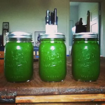 Tropischer Grüner "Saft"