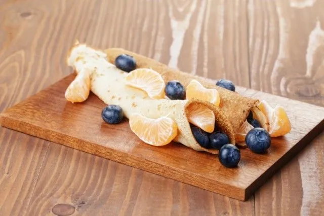 Frucht- und Frischkäse-Wraps