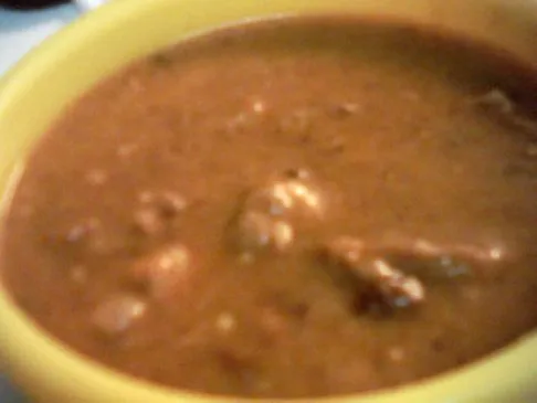 Schweinefleisch mit grünen Chilis