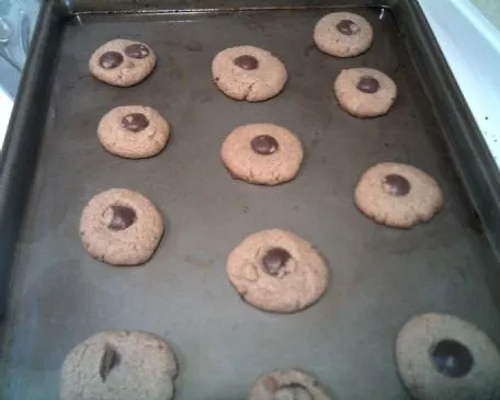 Mehlfreie Erdnussbutter-Dunkle Schokoladenstückchen-Kekse