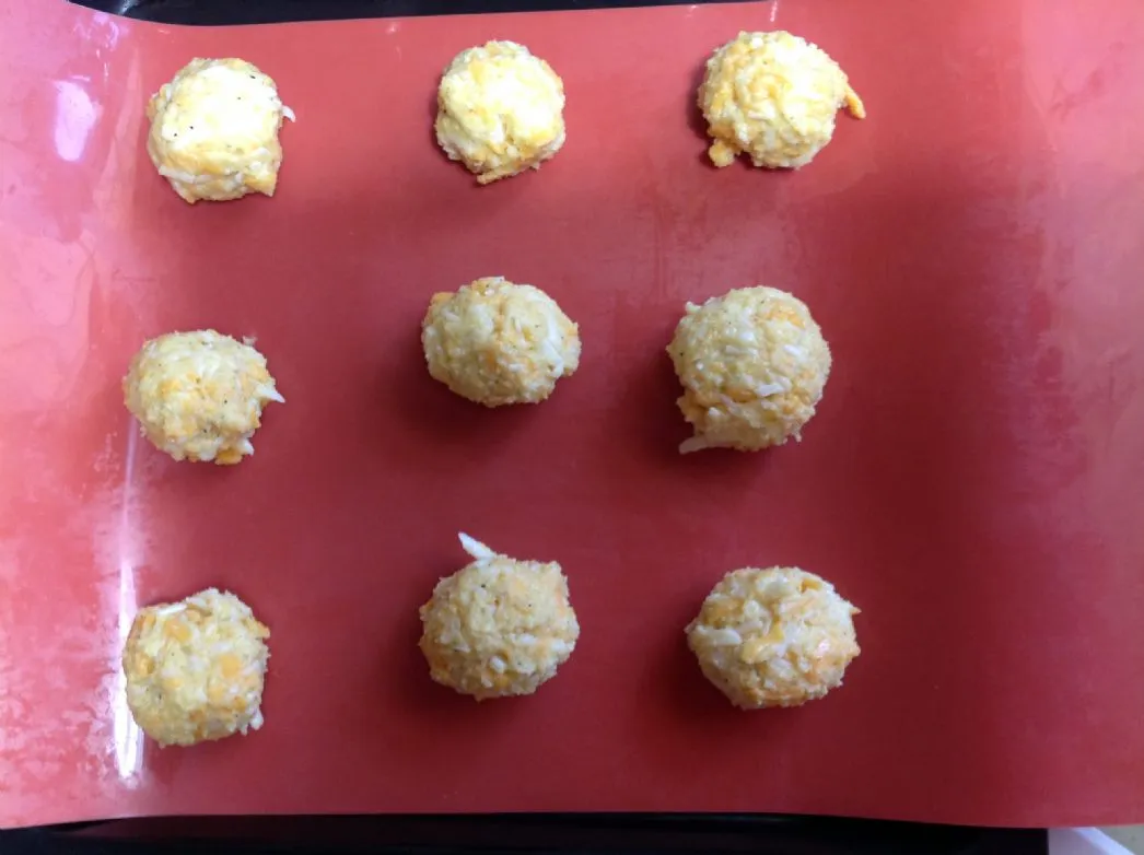 Keto Cheddar-Biscuits