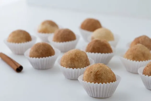 Zimtschnecken-Cheesecake-Fettbomben (Healthful Pursuit)