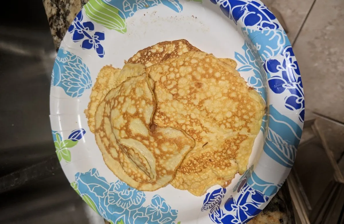 Keto-Frischkäse- & Sauerrahm-Pfannkuchen