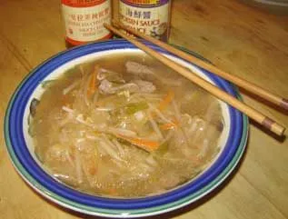 Banh Pho Bo (Herzhafte Suppen)