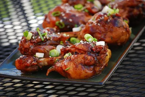 Asiatisch glasiertes Hähnchen