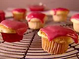 Mascarpone Mini-Cupcakes mit Erdbeerglasur