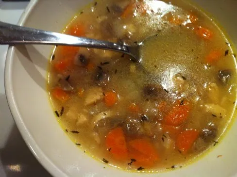 Hühnchen-Pilz-Reis-Suppe