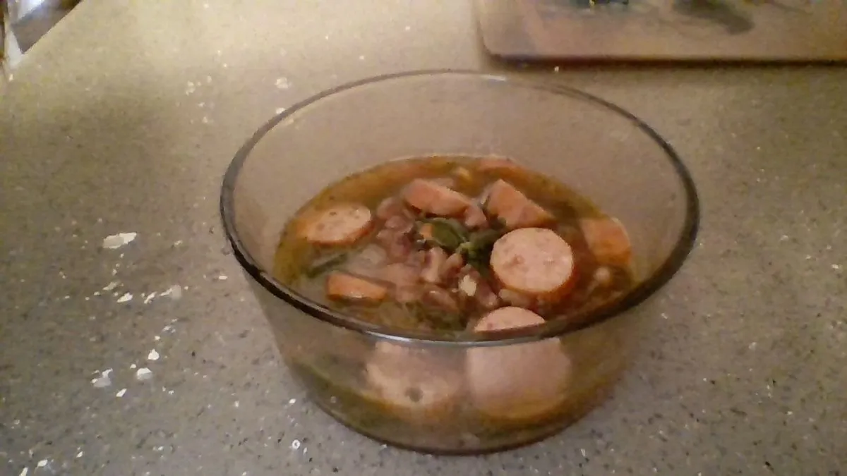 Italienische Bohnen- und Wurstsuppe