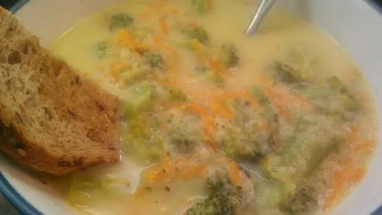 Leichte Brokkoli- und Blumenkohlsuppe