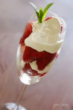 Leichte Erdbeeren Romanoff