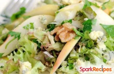 Apfel-Escarole-Salat mit Gorgonzola und Walnüssen
