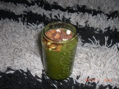 Gefrorener Erdbeer-Spinat-Smoothie