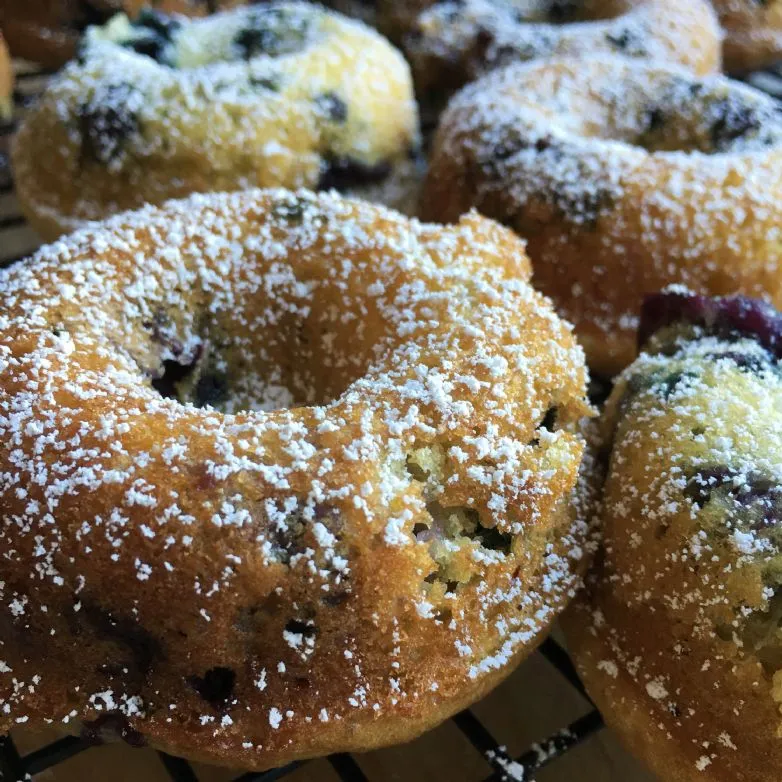 Gebackene Blaubeer-Donuts