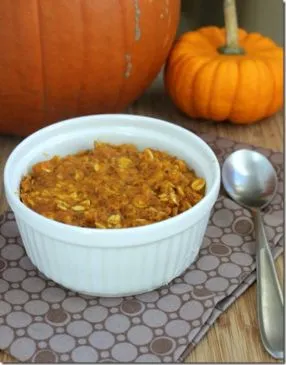 Gebackenes Kürbis-Pekan-Haferbrei