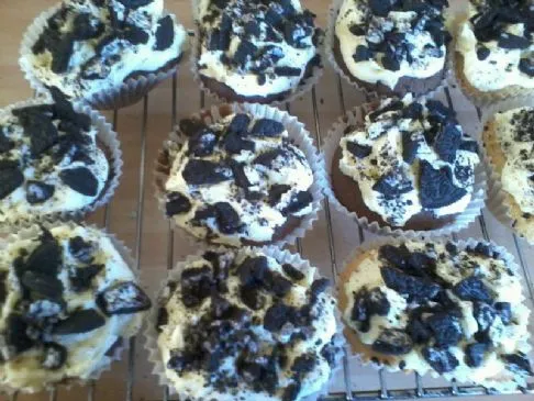 Schokoladen-Cookies N Cream Cupcakes