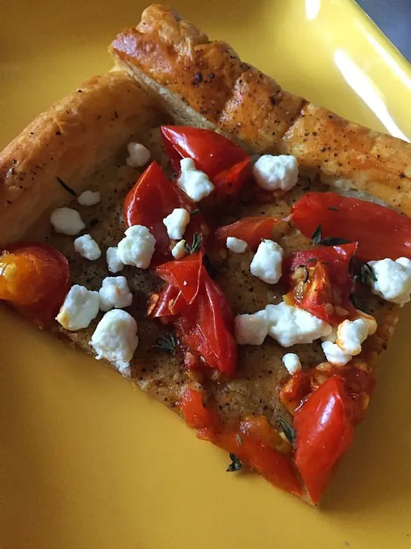 Tomaten- und Ziegenkäse-Tarte