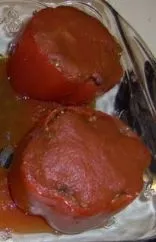 Paprika gefüllt mit schwarzen Bohnen, Champignons und Quinoa