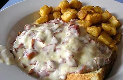 Eier und Rindfleisch in Sahnesauce