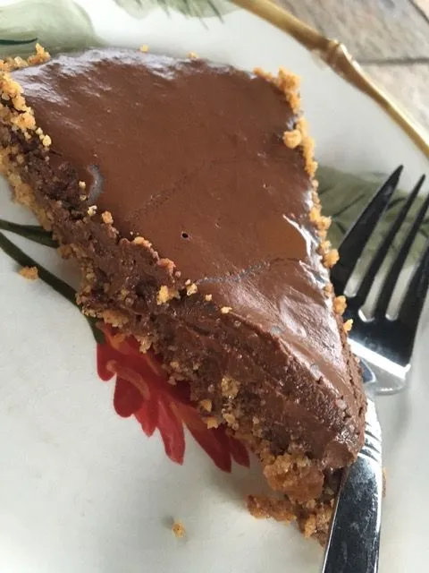 Dunkle Schokoladen-Ganache-Torte
