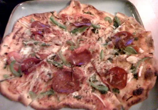 Pizza, ja, Sie dürfen das Ganze essen! (1 Portion)