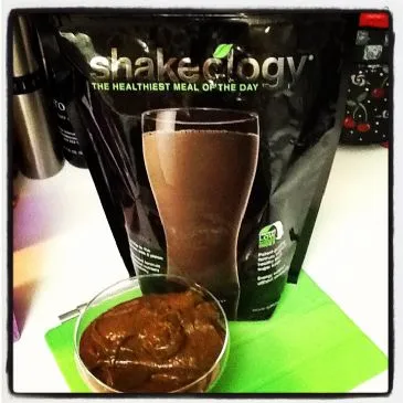 Schokoladen-Shakeology-Avocado-Pudding