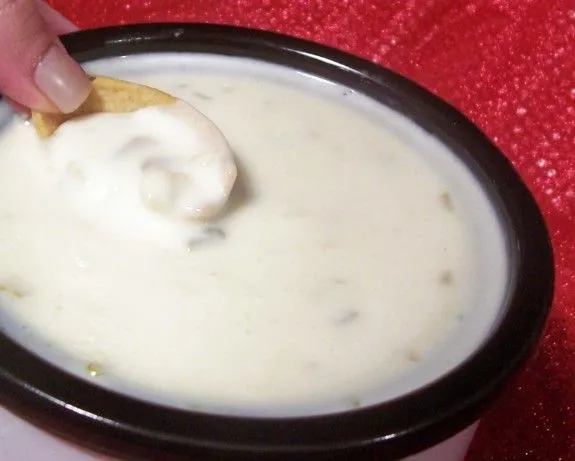 Einfache Snacks-Queso-Dip (153 kcal)