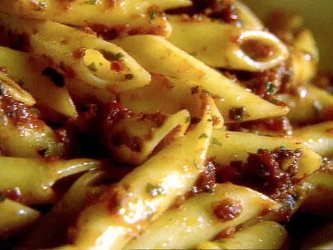 Penne mit getrocknetem Tomatenpesto **Leicht