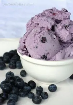 Blaubeer-Käsekuchen-Eiscreme