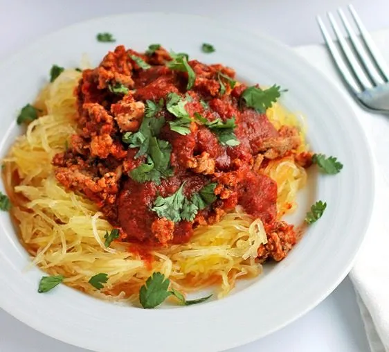 Kreis der Übergabe Low Carb Spaghetti und sizilianische Fleischsauce