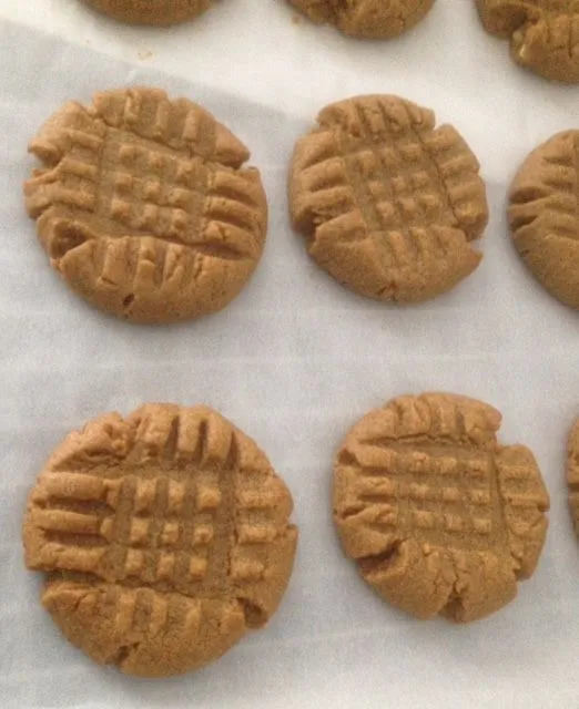 Glutenfreie 3-Zutaten-Erdnussbutterkekse